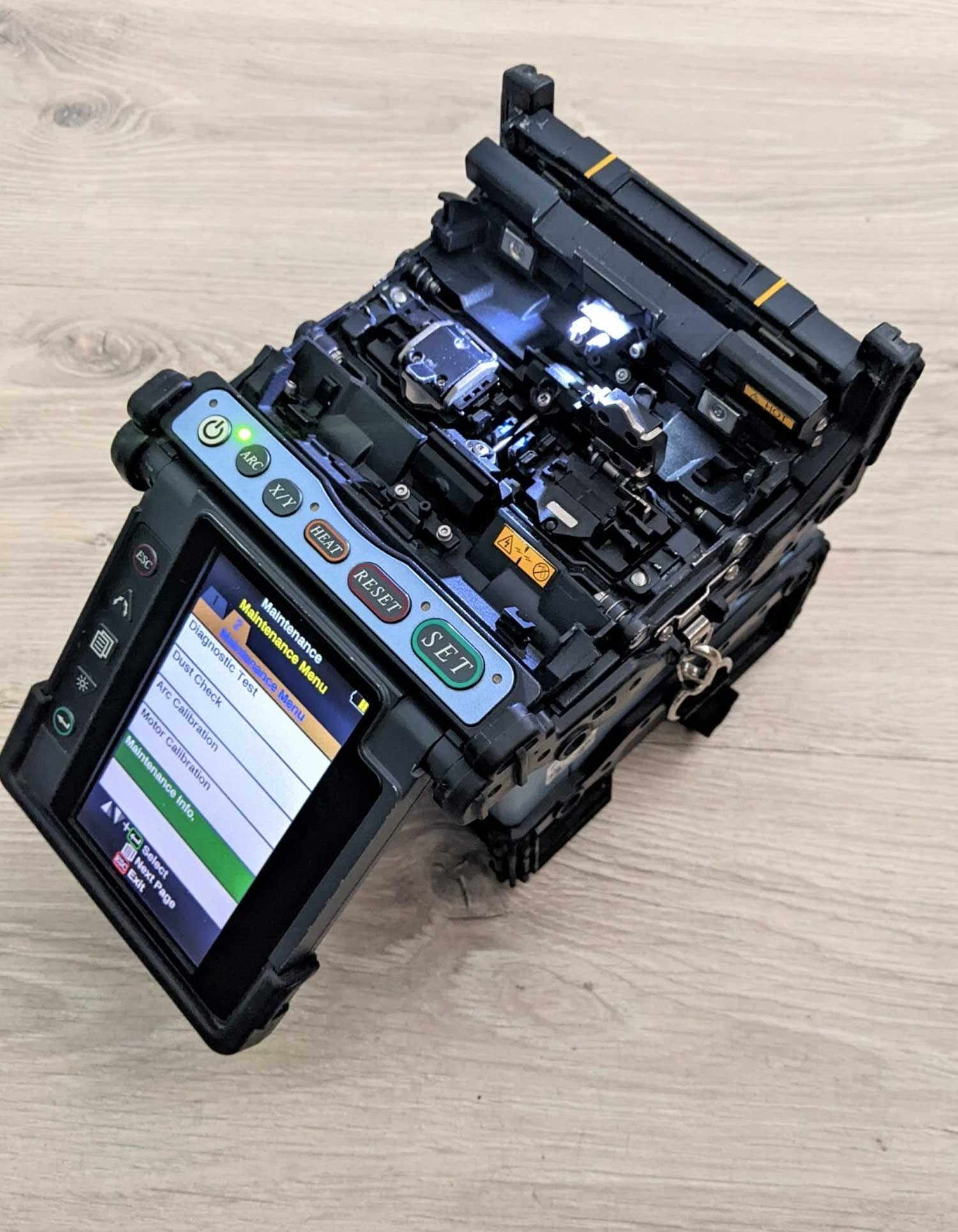 Fujikura-70S-Fusion-Splicer-Cleaver