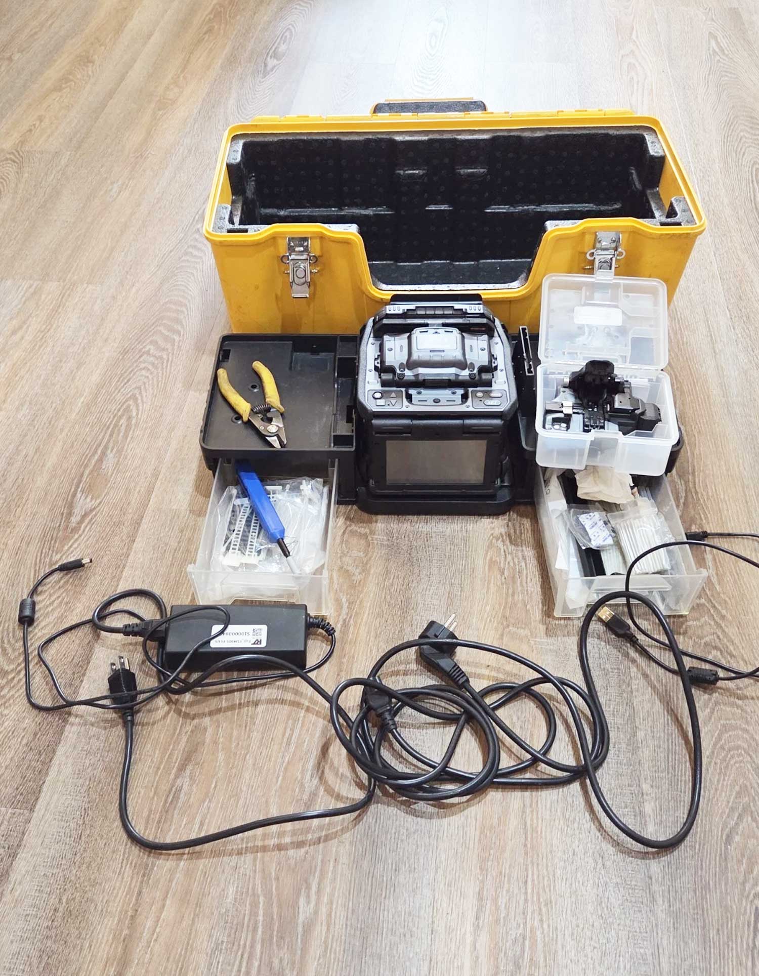 Fujikura-90Splus-Fusion-Splicer-Cleaver-CT-50